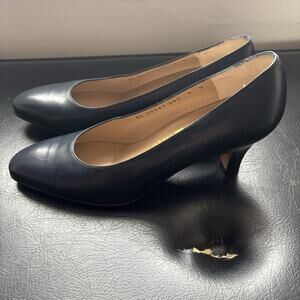 Salvatore Ferragamo Women’s Leather Round Toe Pumps Navy 6 Heel Narrow